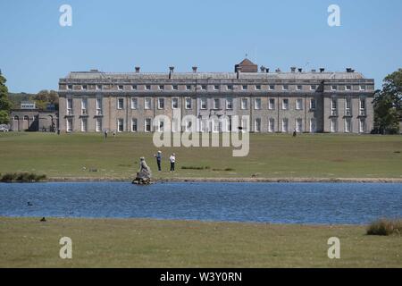 Petworth House in der Pfarrei von Petworth, West Sussex, England, ist eine späte 17. Jahrhundert Grad I country house aufgeführt. Stockfoto