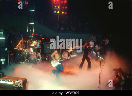 DEEP PURPLE UK Rock Gruppe mit Von links: Ian Paice, Glenn Hughes, Sänger Ian Gillan, Ritchie Blackmore an der Long Beach Arena am 20. November 1974 in Long Beach, Kalifornien. Foto: Jeffrey Mayer Stockfoto