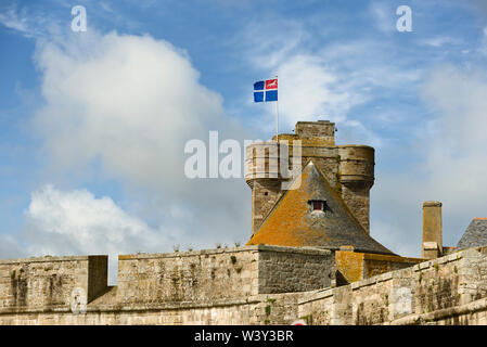 Das Schloss von Herzogin Anne de Bretagne mit dem Rathaus und das Museum der Geschichte der Stadt von Saint-Malo. Bretagne, Frankreich Stockfoto