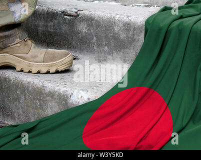 Militärisches Konzept auf dem Hintergrund der Flagge Bangladesch Stockfoto