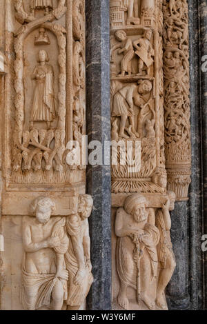 Die Kathedrale von St. Lawrence, Trogir, Dalmatinische Küste, Kroatien, Europa Stockfoto