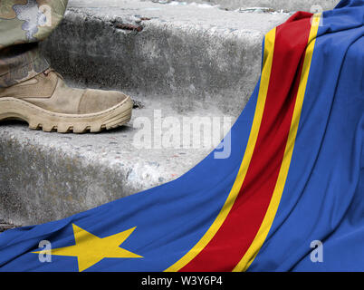 Militärisches Konzept auf dem Hintergrund der Flagge der Demokratischen Republik Kongo Stockfoto