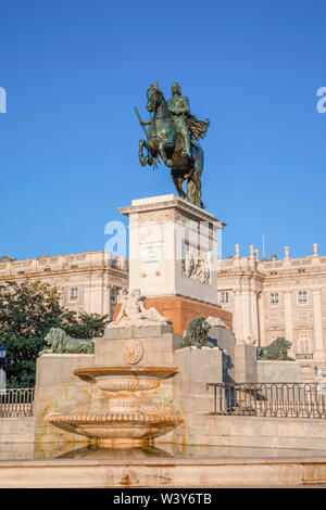 Denkmal für Philip lV in der Plaza de Oriente, Madrid, Spanien Stockfoto