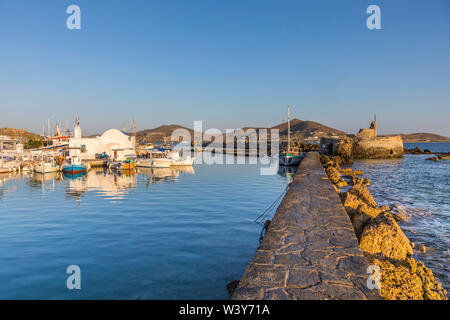 Hafen von Naoussa, Paros, Kykladen, Griechenland Stockfoto