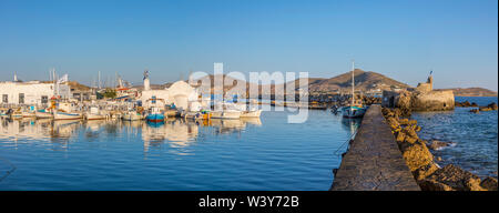 Hafen von Naoussa, Paros, Kykladen, Griechenland Stockfoto