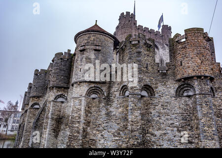 Die märchenhaften Festung als Gravensteen (Schloss der Grafen), eine mittelalterliche Burg in Gent bekannt. Flandern "Quintessenz aus dem 12. Jahrhundert steinerne Burg Stockfoto