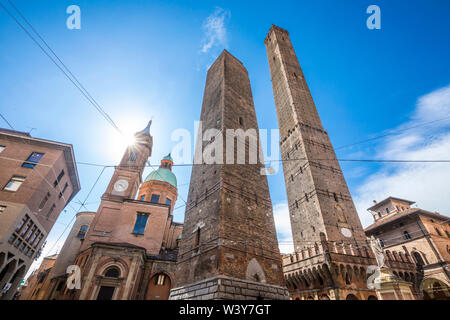 Le Due Torri (2 Türme), Bologna, Emilia-Romagna, Italien Stockfoto