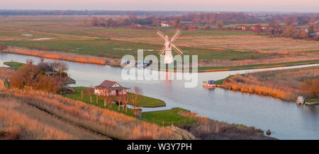 Großbritannien, England, East Anglia, Norfolk, Norfolk Broads, Thurne, thurne Deich Entwässerung Mühle Stockfoto