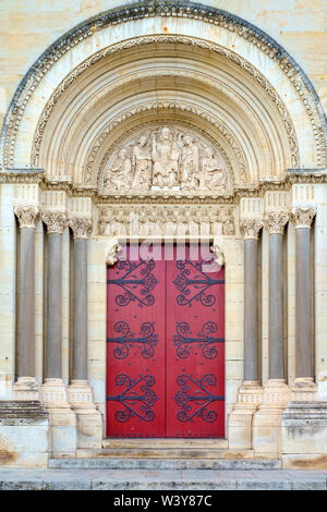 Vordere portal Eingang zu Eglise Saint-Paul (Kirche des Hl. Paulus), Nîmes, Languedoc-Roussillon, Departement Gard, Frankreich Stockfoto