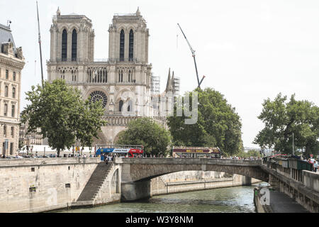 NOTRE-DAME, DREI MONATE NACH DEM BRAND Stockfoto