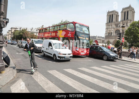 NOTRE-DAME, DREI MONATE NACH DEM BRAND Stockfoto