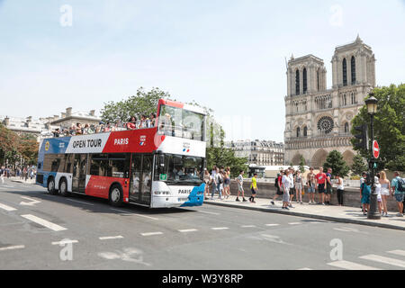 NOTRE-DAME, DREI MONATE NACH DEM BRAND Stockfoto