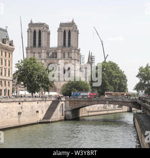 NOTRE-DAME, DREI MONATE NACH DEM BRAND Stockfoto