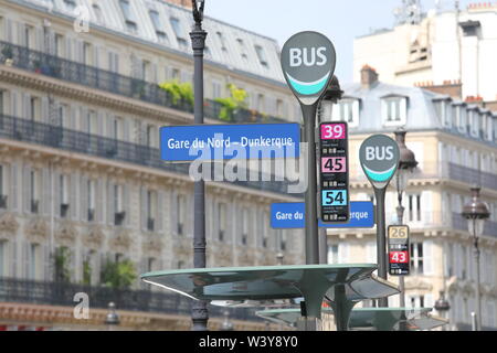 Bushaltestelle unterzeichnen in Paris Frankreich Stockfoto