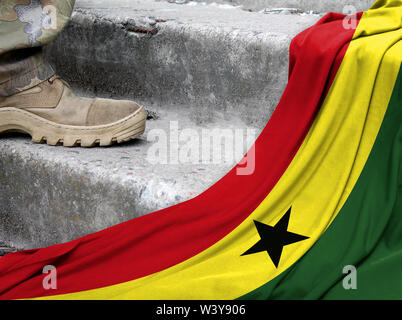 Militärisches Konzept auf dem Hintergrund der Flagge Ghana Stockfoto