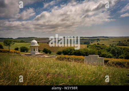 Die chattri Kriegerdenkmal auf der South Downs über Brighton zu der indischen Armee Soldaten, die im Ersten Weltkrieg gefallen sind. Stockfoto