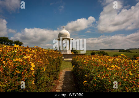 Die chattri Kriegerdenkmal auf der South Downs über Brighton zu der indischen Armee Soldaten, die im Ersten Weltkrieg gefallen sind. Stockfoto