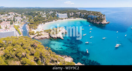 Antenne Panoramablick von Cala Galdana, Menorca, Balearen, Spanien Stockfoto