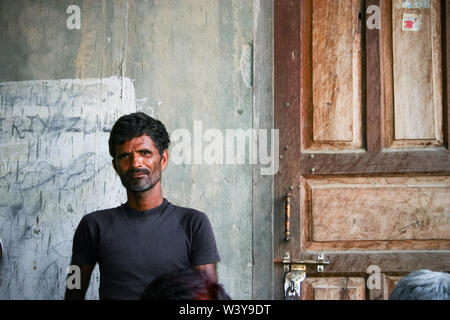 Amroha, utar Pradesh, Indien - 2011: Unbekannter Inder aus Slums Stockfoto