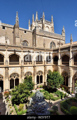 Kreuzgang der Convento de Santa Isabel de los Reyes 1477 gegründet, einem UNESCO-Weltkulturerbe. Toledo, Kastilien-La Mancha. Spanien Stockfoto