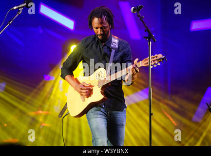 Montreal, Quebec, Kanada, 18. August 2017. Sänger Daby Touré in Montreal, Quebec, Kanada. Credit: Mario Beauregard/Alamy leben Nachrichten Stockfoto