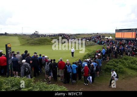 Der Engländer Lee Westwood im 4. Grün während des Tages eine der Open Championship 2019 im Royal Portrush Golf Club. Stockfoto