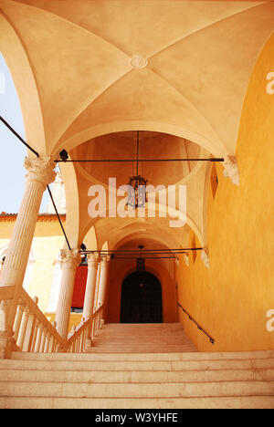 Schritte im Rathaus in Ferrara, Emilia-Romagna, Italien Stockfoto