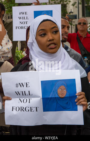 März im Parlament, Justiz für Shukri Abdi, Westminster, Großbritannien. 17. Juli, 2019. Mitglieder des britischen somalischen Gemeinschaft fordern die Behörden eine förmliche Untersuchung in den Tod einer 12 Jahre alten somalischen Mädchen, Shukri Abdi, von Bury in der Nähe von Greater Manchester zu halten, nach ihrem Tod. Shukri kam mit ihrer Familie aus dem Flüchtlingslager in Dadaab, Kenia Garissa und tot in einem Fluss rund um Mitternacht am 27. Juni, 2019 gefunden. Credit: Maureen McLean/Alamy Stockfoto