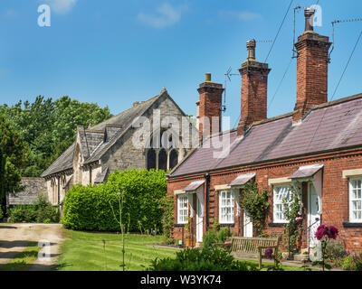 Armenhäuser und Kapelle jetzt Wohnnutzung auf Magdelens Straße in Ripon North Yorkshire England umgewandelt Stockfoto