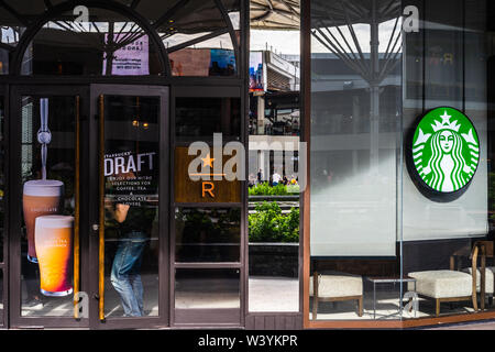 BANGKOK, THAILAND - Juli 6, 2019: Starbucks Kaffee der Marke Mega Bangna Shopping Mall, Starbucks ist einer der größten internationalen Coffee Shop Kette Stockfoto
