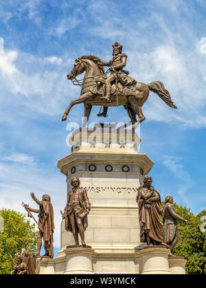 WASHINGTON MONUMENT, Richmond, VA - ca. 2019. Das Washington Monument ist ein Reiterstandbild auf dem Capitol Square, in Richmond, Virginia Stockfoto