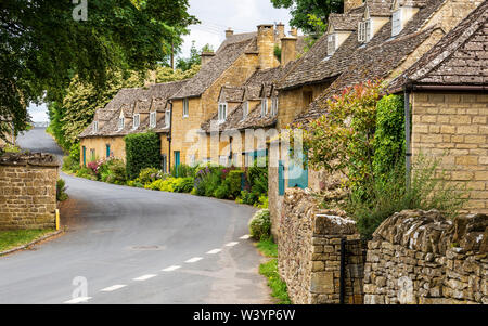 Stone Cottages im Dorf Snowshill in den Cotswolds, England Stockfoto