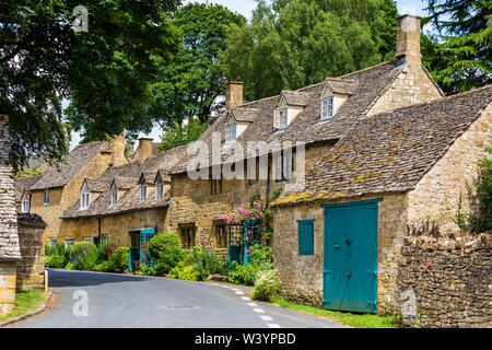 Stone Cottages im Dorf Snowshill in den Cotswolds, England Stockfoto