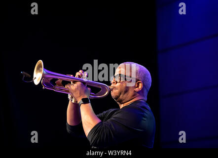 Krakau, Polen - 17. Juli 2019: Terence Blanchard und die E-Kollektiv auf der Bühne in Manggha Museum der Japanischen Kunst und Technik bei der Summer Jazz Festival in Krakow. Polen Stockfoto