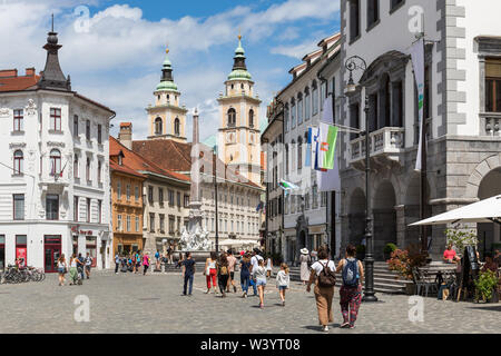 Marktplatz (Mestni trg, die robba Brunnen, Kathedrale St. Nikolaus - Ljubljana, Slowenien Stockfoto