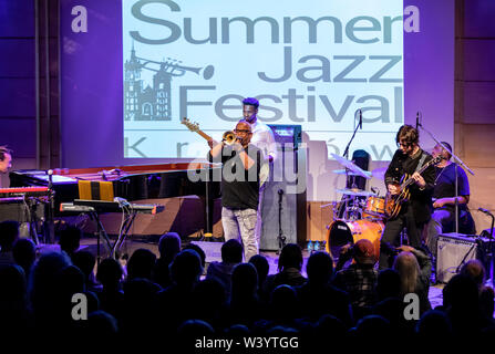 Krakau, Polen - 17. Juli 2019: Terence Blanchard und die E-Kollektiv auf der Bühne in Manggha Museum der Japanischen Kunst und Technik bei der Summer Jazz Festival in Krakow. Polen Stockfoto