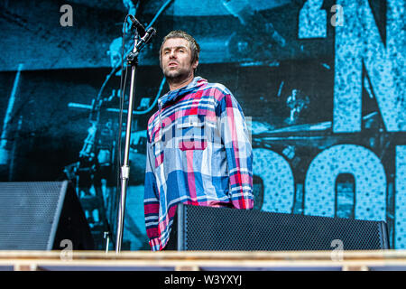 Locorno der Schweiz. 17. Juli 2019. Der englische Sänger und Songwriter Liam Gallagher führt live auf der Bühne des Piazza Grande in der "Moon & Stars Festival 2019' Stockfoto