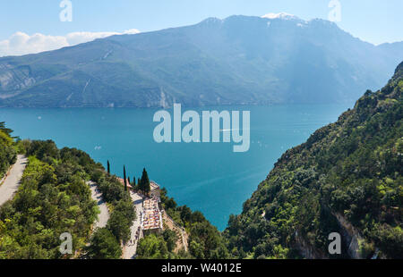 Bike Road bis zu Pregasina mit Restaurant und Bar, Ristorante Ponalealto Ponale Alto Belvedere am Lago di Garda, Gardasee, Torbole - Nago, Riva, Stockfoto