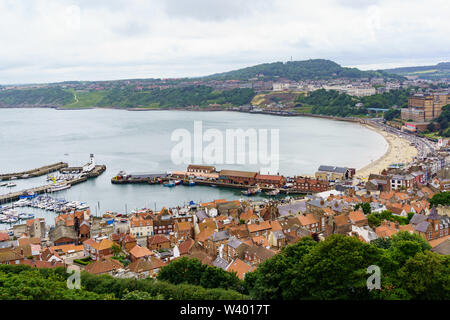 Blick vom Scarborough Castle of the South Bay in Scarborough, North Yorkshire, England, Großbritannien. Stockfoto