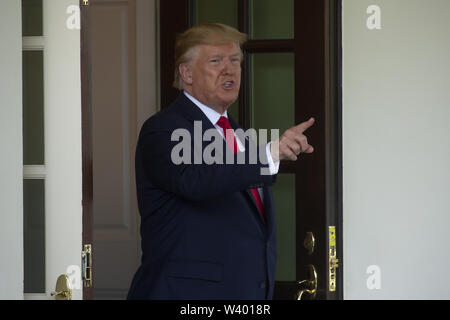 Washington, District of Columbia, USA. 18 Juli, 2019. Präsidenten der Vereinigten Staaten Donald J. Trumpf begrüßt Ministerpräsident der Niederlande Mark Rutte, wie er das Weiße Haus in Washington, DC, USA. Am 18. Juli 2019. Credit: Stefani Reynolds/CNP/ZUMA Draht/Alamy leben Nachrichten Stockfoto