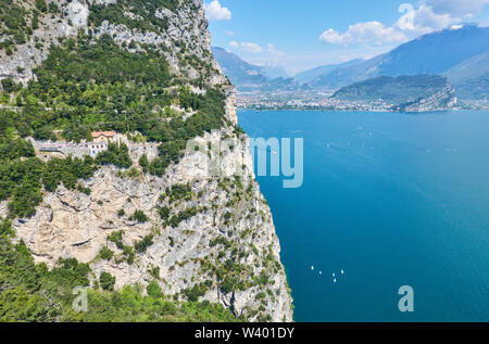 Bike Road bis zu Pregasina mit Restaurant und Bar, Ristorante Ponalealto Ponale Alto Belvedere, Monte Brione Berg am Lago di Garda, Gardasee i Stockfoto