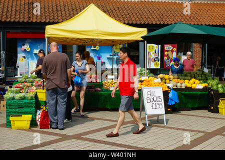 Obst und Gemüse Marktstand, Waterside Central Market, Lincoln, Lincolnshire, England. Juli 2019 Stockfoto