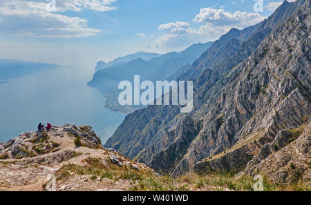 Bike Road bis zu Pregasina und Aussichtspunkt Punta Larici am Lago di Garda, Gardasee, Torbole - Nago, Riva, Trentino, Italien am 17. April 201 Stockfoto