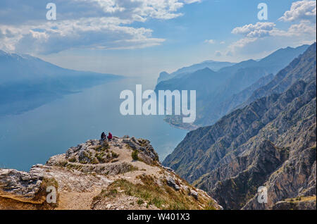 Bike Road bis zu Pregasina und Aussichtspunkt Punta Larici am Lago di Garda, Gardasee, Torbole - Nago, Riva, Trentino, Italien am 17. April 201 Stockfoto