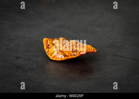 Bernstein Bernstein Sammlung von schönen Stücke in verschiedenen Farbtönen gelb orange braun Gold und Kupfer Stockfoto