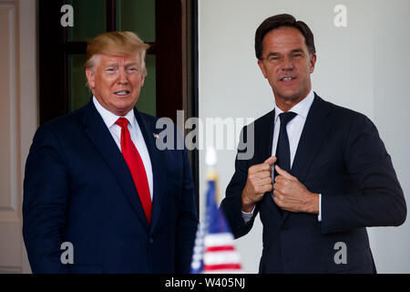 Washington, USA. 18 Juli, 2019. Us-Präsident Donald Trump (L) begrüßt den niederländischen Ministerpräsidenten Mark Rutte im Weißen Haus in Washington, DC, USA, am 18. Juli 2019. Credit: Ting Shen/Xinhua/Alamy leben Nachrichten Stockfoto