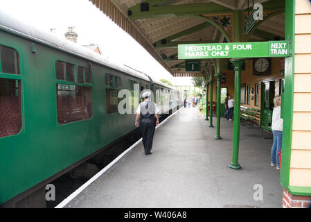 Erkunden Sie die Station am Ropley in Hampshire Teil des historischen Watercress Line. Stockfoto