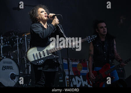 Pilton, UK. Sonntag, den 30. Juni 2019. Robert Smith von The Cure führt auf der Pyramide Bühne von Glastonbury Festival würdig Bauernhof im Worthy Farm in Pilton, © Jason Richardson/Alamy leben Nachrichten Stockfoto