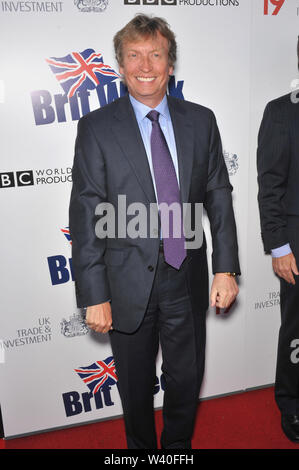 LOS ANGELES, Ca. April 20, 2010: Nigel Lythgoe in der Champagne Launch Party für BritWeek 2010 in der Residenz des britischen Generalkonsul in Los Angeles. © 2010 Paul Smith/Featureflash Stockfoto