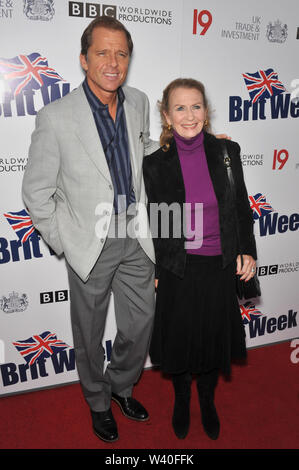 LOS ANGELES, Ca. April 20, 2010: Juliet Mills & Mann Maxwell Caulfield in der Champagne Launch Party für BritWeek 2010 in der Residenz des britischen Generalkonsul in Los Angeles. © 2010 Paul Smith/Featureflash Stockfoto